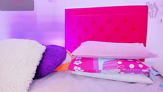 Snapshot of Sofia_Girl_ chatting on February 16, 7:04 am Sofia Girl online show from February 16, 7:04 am