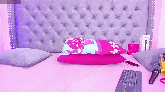 Snapshot of Sofia_Girl_ chatting on September 11, 8:36 am Sofia Girl online show from September 11, 8:36 am