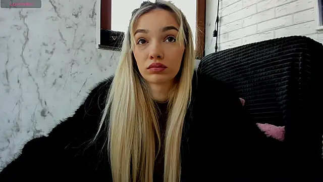 Snapshot of Sassy_Teen chatting on February 10, 8:20 am Sassy Teen online show from February 10, 8:20 am