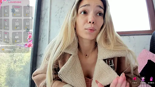 Snapshot of Sassy_Teen chatting on February 13, 8:27 am Sassy Teen online show from February 13, 8:27 am