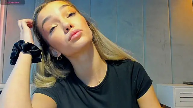 Snapshot of Sassy_Teen chatting on September 9, 8:36 am Sassy Teen online show from September 9, 8:36 am