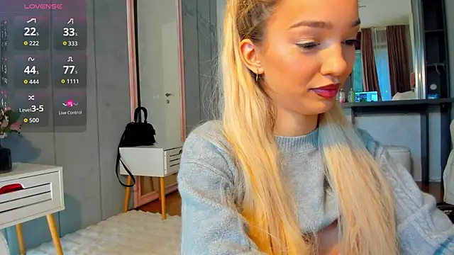 Snapshot of Sassy_Teen chatting on October 20, 9:32 am Sassy Teen online show from October 20, 9:32 am