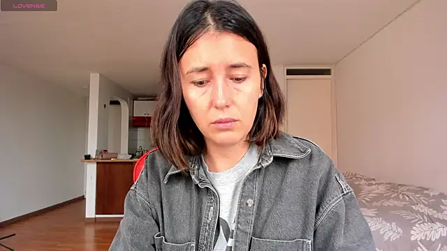 zoe jeane beker online show from December 5, 9:28 pm