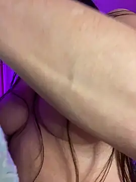 Snapshot of karrola chatting on March 13, 12:05 am karrola online show from March 13, 12:05 am