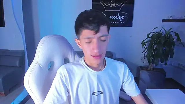 Snapshot of DereckCooperr chatting on March 17, 3:57 am DereckCooperr online show from March 17, 3:57 am