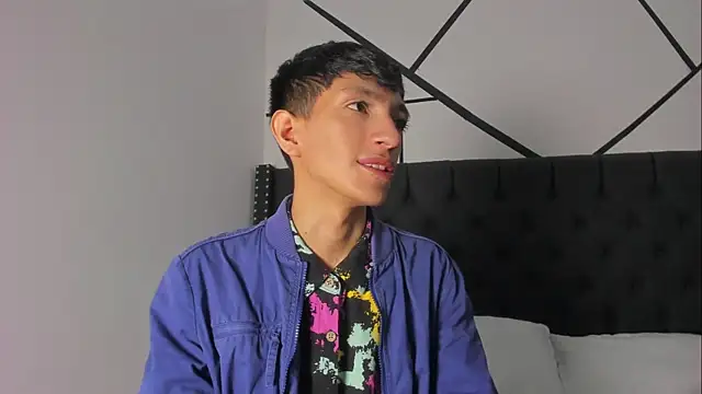 Snapshot of DereckCooperr chatting on March 19, 8:43 pm DereckCooperr online show from March 19, 8:43 pm