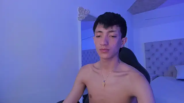 Snapshot of DereckCooperr chatting on October 21, 10:10 pm DereckCooperr online show from October 21, 10:10 pm