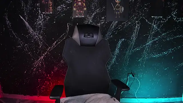 Snapshot of DereckCooperr chatting on November 12, 10:30 pm DereckCooperr online show from November 12, 10:30 pm