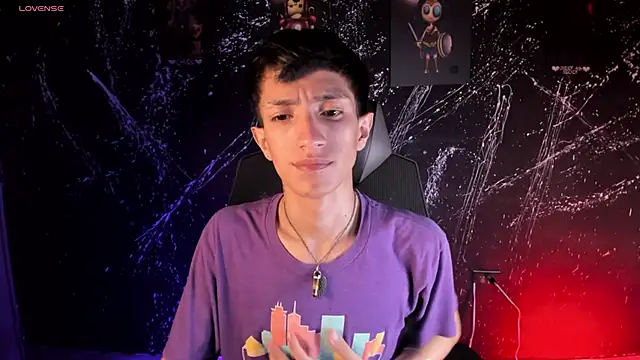 Snapshot of DereckCooperr chatting on November 13, 10:19 pm DereckCooperr online show from November 13, 10:19 pm