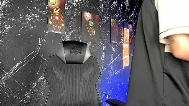 Snapshot of DereckCooperr chatting on November 21, 10:30 pm DereckCooperr online show from November 21, 10:30 pm