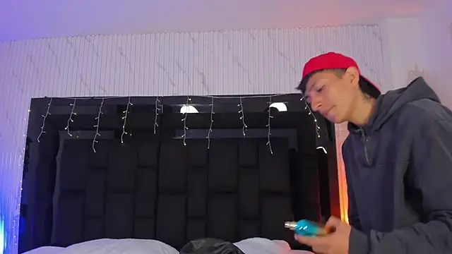 DereckCooperr online show from February 8, 9:18 pm