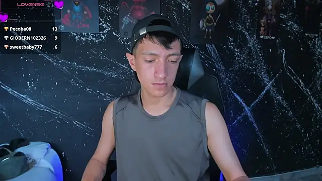 DereckCooperr online show from April 10, 8:46 pm