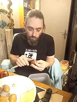 Snapshot of teekoine1 chatting on January 5, 12:52 am teekoine1 online show from January 5, 12:52 am