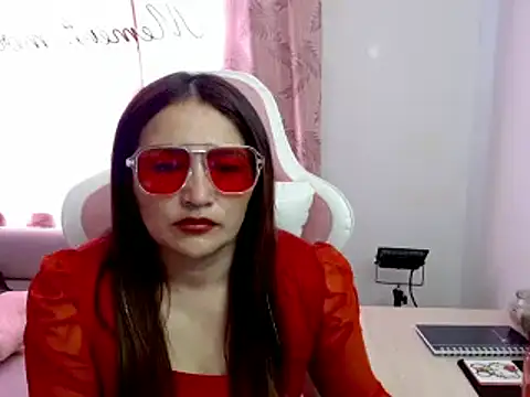 EVA GRAYS online show from February 8, 4:25 pm