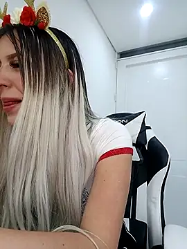 Snapshot of eva-2023 chatting on November 21, 1:04 am eva-2023 online show from November 21, 1:04 am