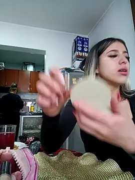 Snapshot of eva-2023 chatting on December 18, 5:52 pm eva-2023 online show from December 18, 5:52 pm