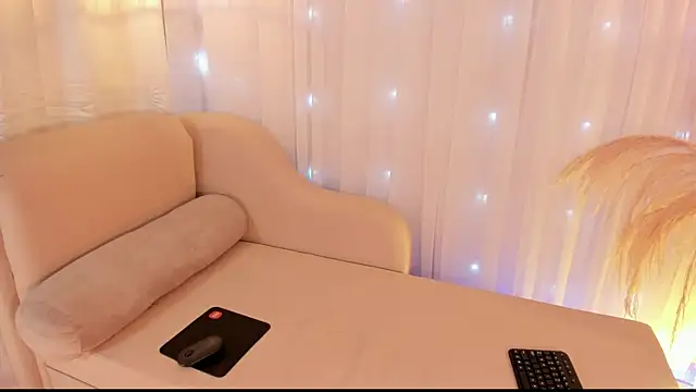 Snapshot of anniesweet02 chatting on September 21, 11:06 pm anniesweet02 online show from September 21, 11:06 pm