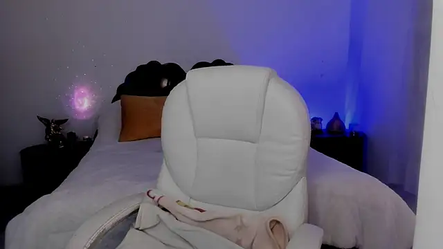 emilydolshe2 online show from November 20, 1:55 pm