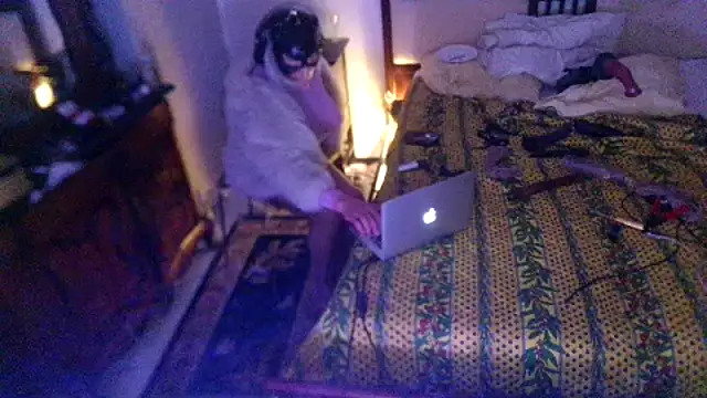 CharlotteVixxens online show from April 30, 12:17 am