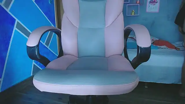 Snapshot of MeganMilF2 chatting on February 9, 10:11 pm MeganMilF2 online show from February 9, 10:11 pm