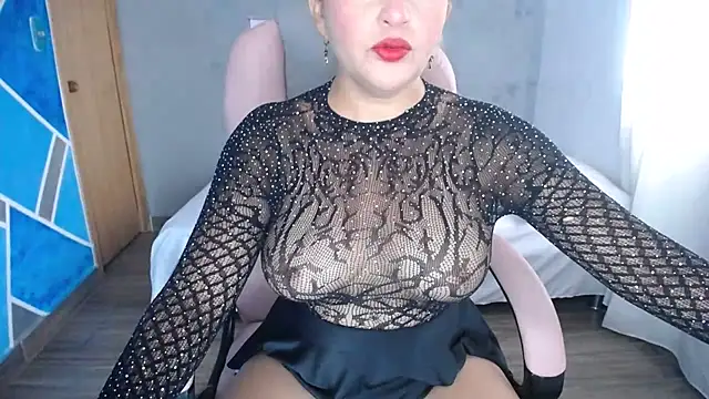 Snapshot of MeganMilF2 chatting on February 15, 6:23 pm MeganMilF2 online show from February 15, 6:23 pm