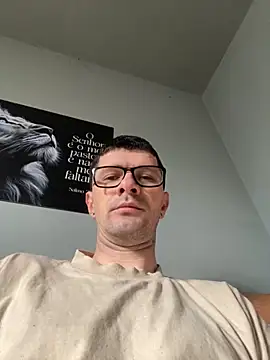 Snapshot of Juliano2289 chatting on May 27, 1:52 pm Juliano2289 online show from May 27, 1:52 pm