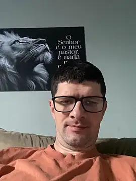 Snapshot of Juliano2289 chatting on June 6, 7:29 pm Juliano2289 online show from June 6, 7:29 pm