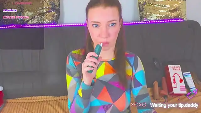 Snapshot of AlexaStoun chatting on January 3, 11:14 am AlexaStoun online show from January 3, 11:14 am