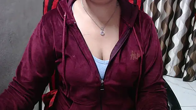 Snapshot of Kaur_Jannat chatting on December 14, 4:42 pm Kaur Jannat online show from December 14, 4:42 pm