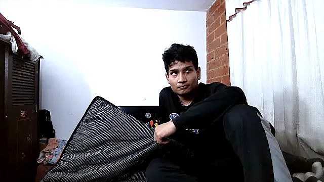 Snapshot of AngelinaPaker chatting on December 13, 9:57 am AngelinaPaker online show from December 13, 9:57 am