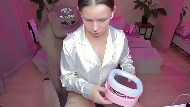 HelloRoxy online show from December 26, 2:12 am