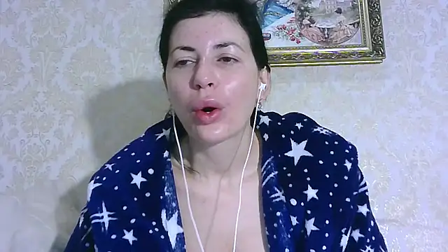 Snapshot of StunnigArt chatting on October 29, 2:14 am StunnigArt online show from October 29, 2:14 am