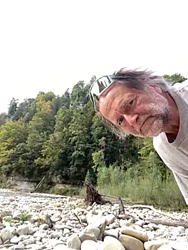 artXhibitor online show from October 7, 1:41 pm