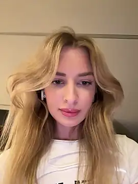 Snapshot of EvieEvans chatting on February 2, 8:51 pm EvieEvans online show from February 2, 8:51 pm