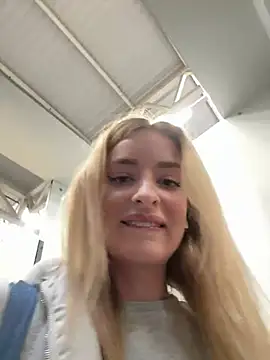 Snapshot of EvieEvans chatting on February 19, 3:49 pm EvieEvans online show from February 19, 3:49 pm