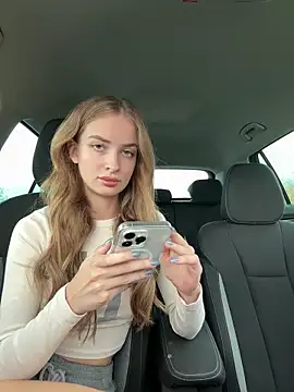 Snapshot of EvieEvans chatting on September 15, 3:34 pm EvieEvans online show from September 15, 3:34 pm