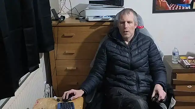 tall guy323 online show from January 22, 4:33 pm