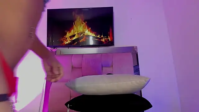 Snapshot of emily_lady20 chatting on January 12, 9:51 pm emily lady20 online show from January 12, 9:51 pm