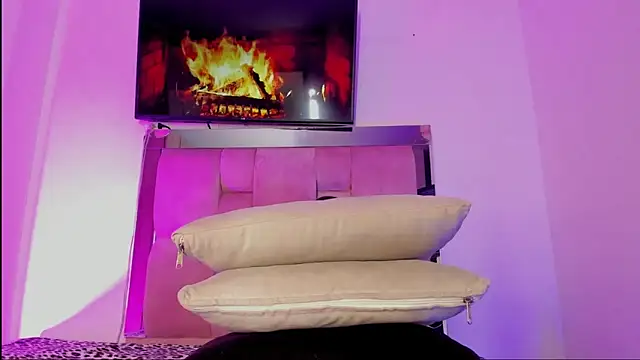 Snapshot of emily_lady20 chatting on March 9, 11:25 pm emily lady20 online show from March 9, 11:25 pm