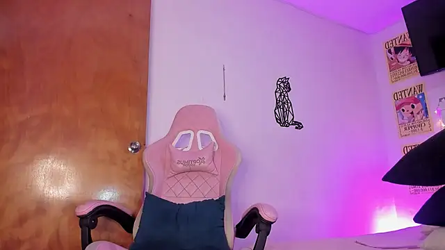 Snapshot of emily_lady20 chatting on November 30, 7:56 am emily lady20 online show from November 30, 7:56 am