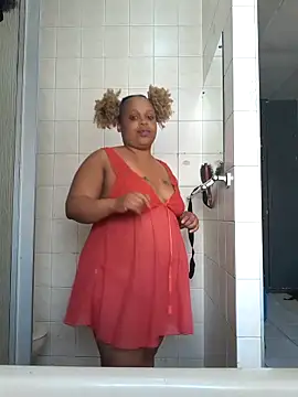 Snapshot of THESHORTQUEEN chatting on November 5, 2:06 pm THESHORTQUEEN online show from November 5, 2:06 pm