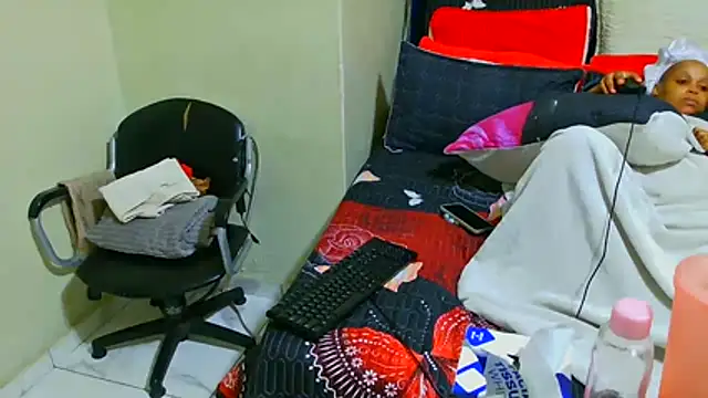 THESHORTQUEEN online show from December 22, 11:13 pm