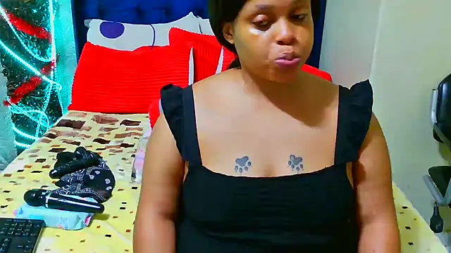 THESHORTQUEEN online show from January 11, 8:03 pm