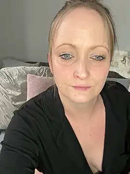 HoneyBluex online show from March 14, 11:23 am