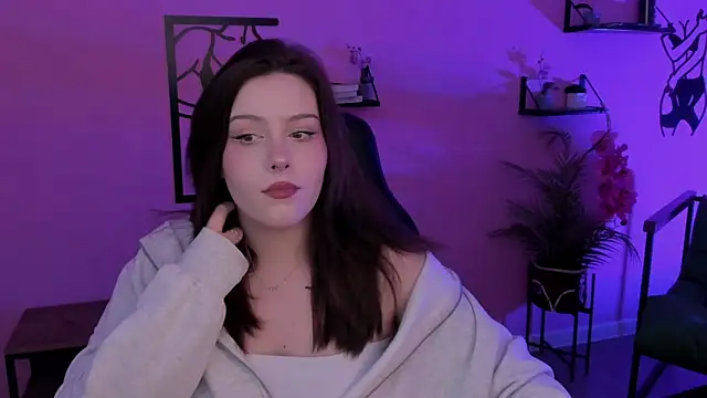 CoralineKeyns online show from December 17, 8:34 am