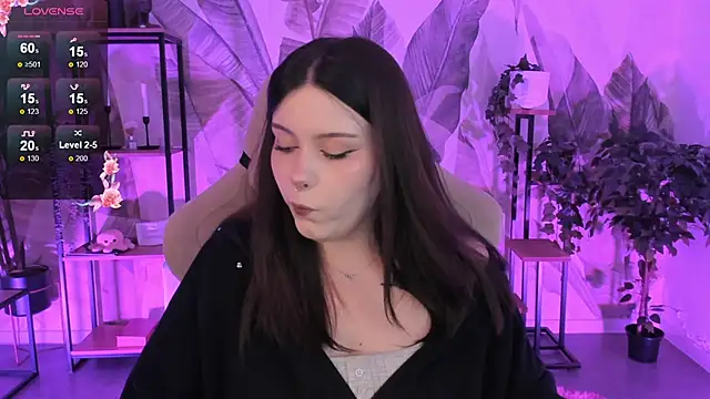 CoralineKeyns online show from September 12, 8:14 am