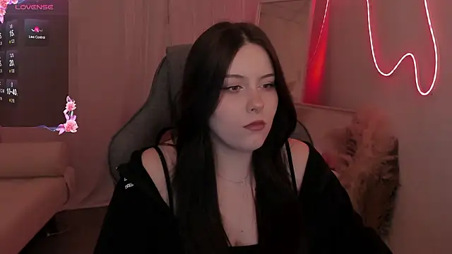 CoralineKeyns online show from March 6, 5:26 am