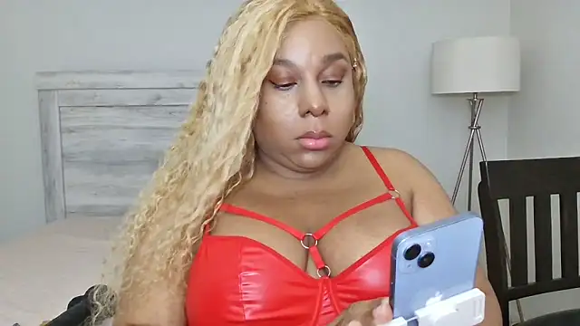 Snapshot of Carmen_Cream chatting on November 7, 7:30 am Carmen Cream online show from November 7, 7:30 am