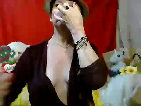 hottieperla online show from April 19, 4:28 pm