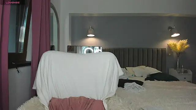 Snapshot of Awesome_Jolie chatting on September 17, 7:10 am Awesome Jolie online show from September 17, 7:10 am